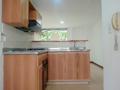 Apartamento de 3 alcobas en venta en Laureles, Medellín, 76 m² · foto 3 de 15