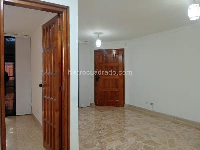 Apartamento de 2 alcobas en venta en Laureles, Medellín, 68 m² · foto 3 de 14