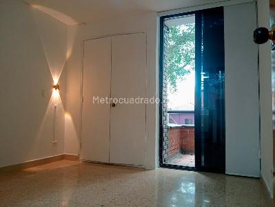 Apartamento de 2 alcobas en venta en Laureles, Medellín, 68 m² · foto 7 de 14