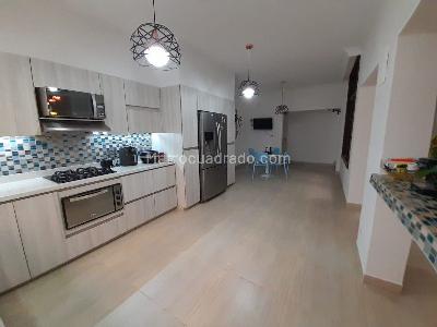 Casa de 4 alcobas en arriendo en Laureles, Medellín, 550 m² · foto 15 de 19