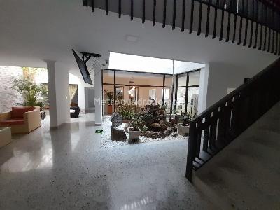 Casa de 4 alcobas en arriendo en Laureles, Medellín, 550 m² · foto 2 de 19