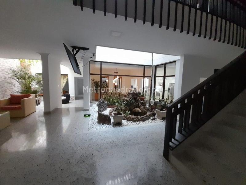 Independent 4BR House with Garden in Laureles - 2