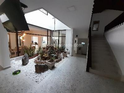 Casa de 4 alcobas en arriendo en Laureles, Medellín, 550 m² · foto 3 de 19