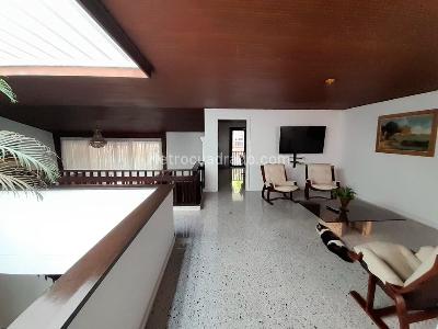 Casa de 4 alcobas en arriendo en Laureles, Medellín, 550 m² · foto 4 de 19