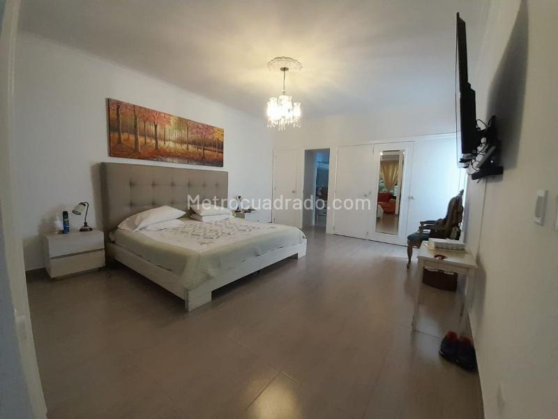 Independent 4BR House with Garden in Laureles - 8