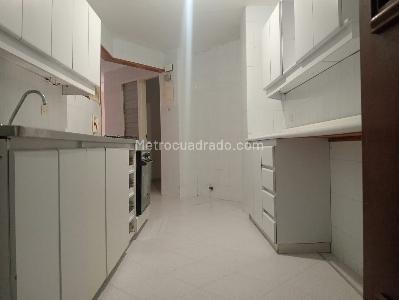 Apartamento de 3 alcobas en arriendo en Laureles, Medellín, 154 m² · foto 3 de 15