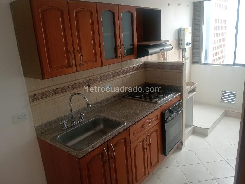 Apartamento de 3 Alcobas en Laureles con Balcón - 3