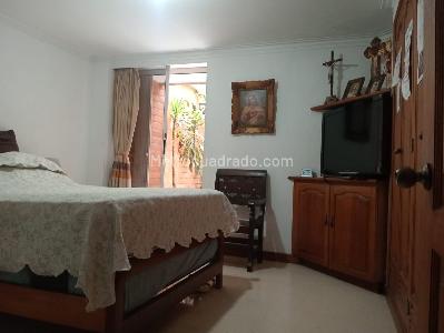 Apartamento de 3 alcobas en venta en Laureles, Medellín, 176 m² · foto 10 de 16