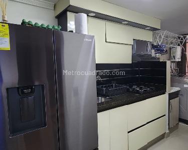Apartamento de 3 alcobas en venta en Laureles, Medellín, 73 m² · foto 3 de 13
