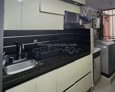 Apartamento de 3 alcobas en venta en Laureles, Medellín, 73 m² · foto 4 de 13