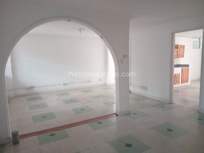 Apartamento Amplio de 4 Alcobas en Laureles