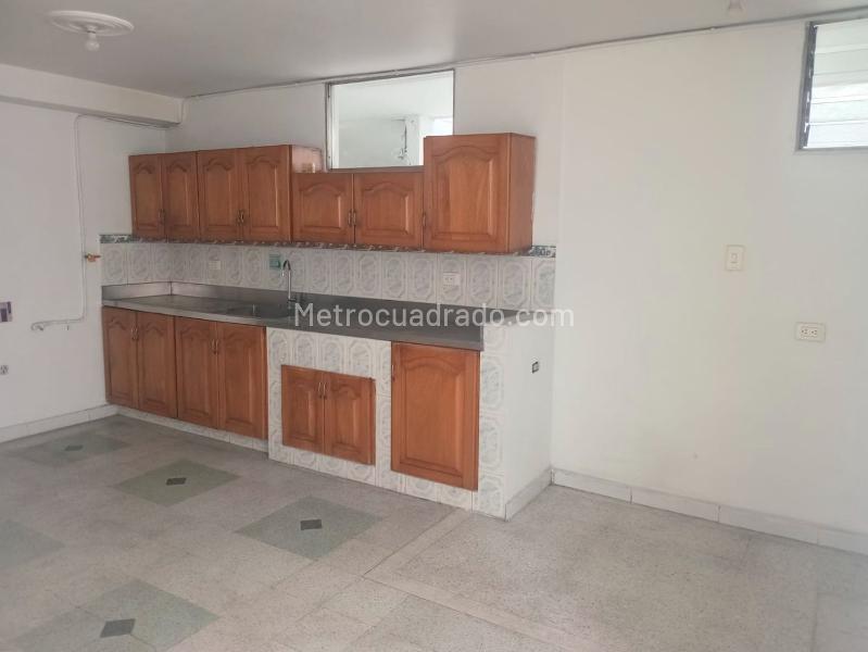 Apartamento Amplio de 4 Alcobas en Laureles - 4