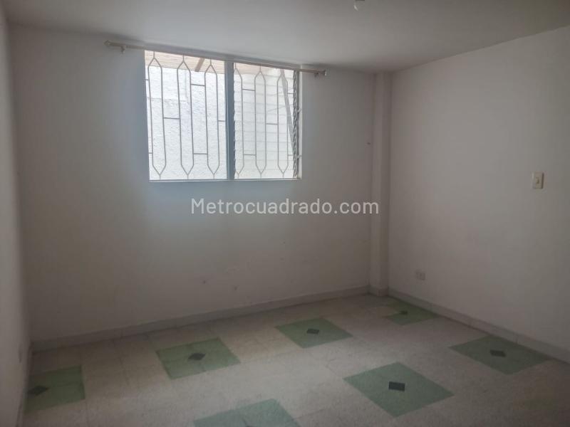 Apartamento Amplio de 4 Alcobas en Laureles - 5