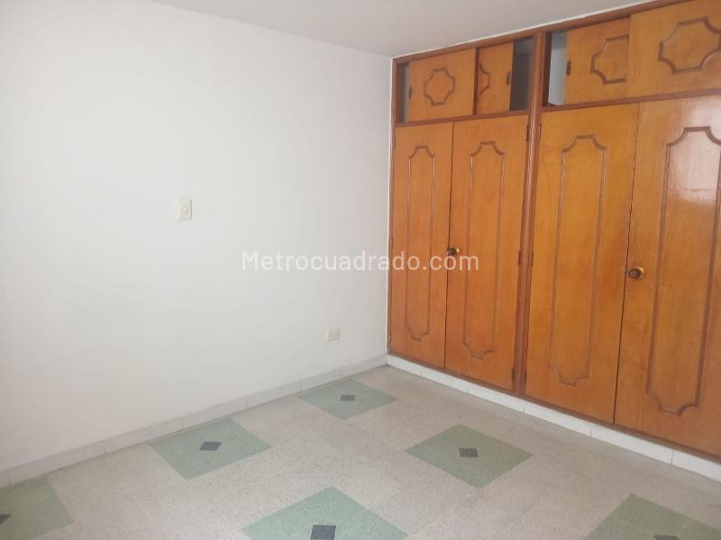 Apartamento Amplio de 4 Alcobas en Laureles - 6