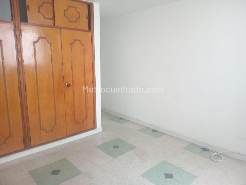Apartamento Amplio de 4 Alcobas en Laureles - 7