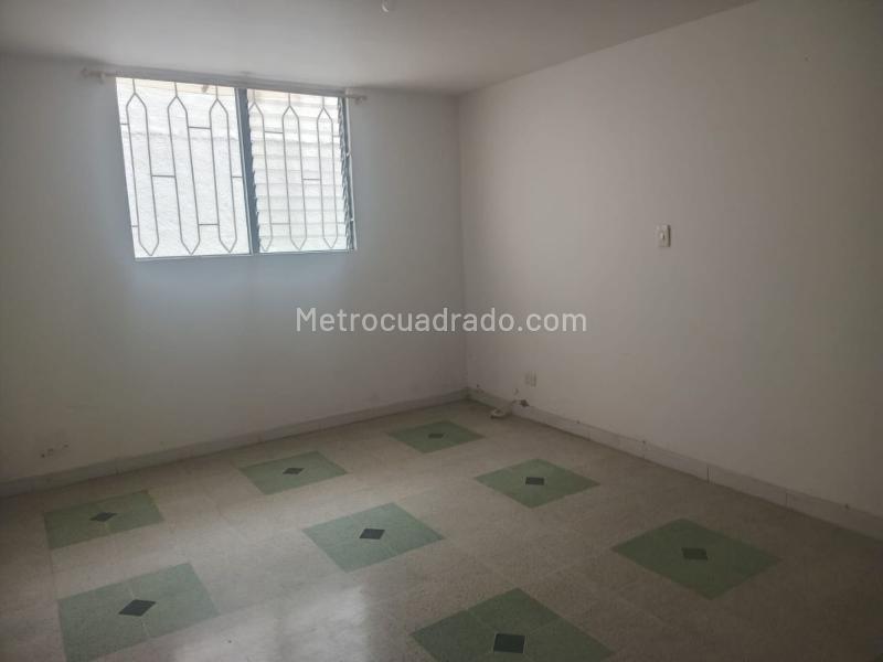 Apartamento Amplio de 4 Alcobas en Laureles - 8