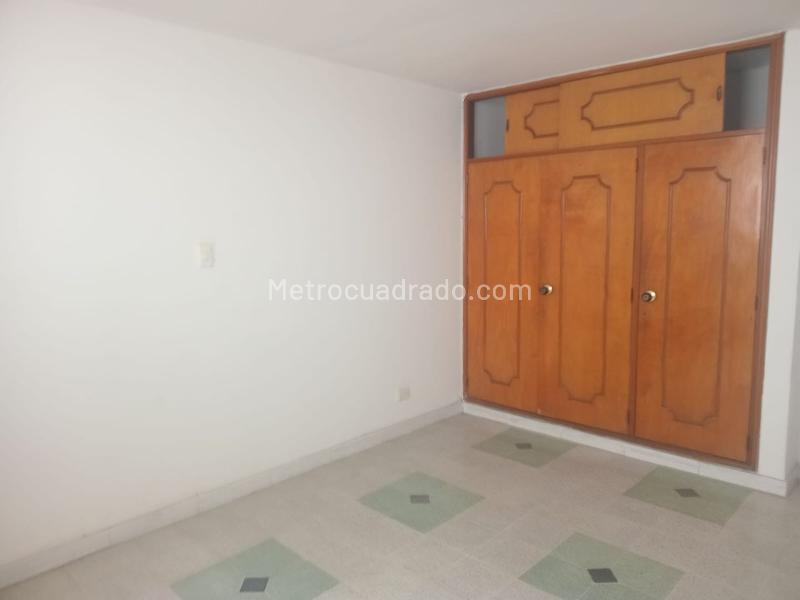 Apartamento Amplio de 4 Alcobas en Laureles - 9