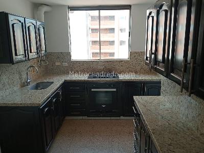 Apartamento de 3 alcobas en arriendo en Conquistadores, Medellín, 110 m² · foto 4 de 12
