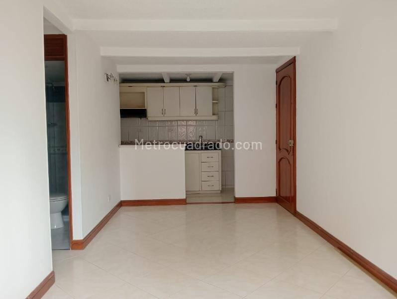 Apartamento de 3 Alcobas en Laureles con Balcón y Parqueadero - 2