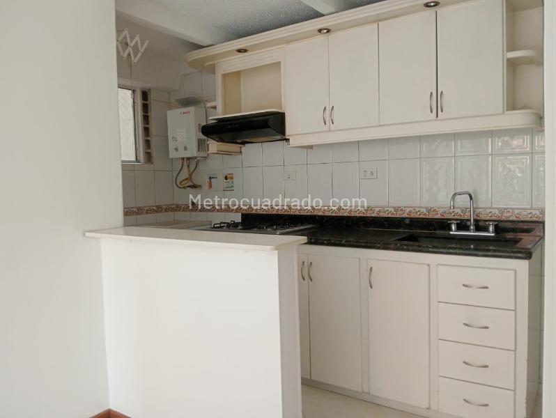 Apartamento de 3 Alcobas en Laureles con Balcón y Parqueadero - 3