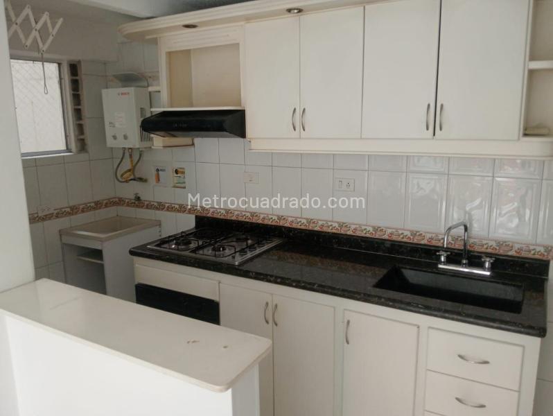 Apartamento de 3 Alcobas en Laureles con Balcón y Parqueadero - 4