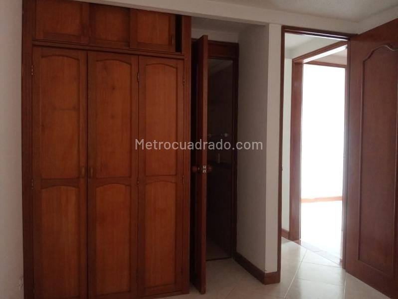 Apartamento de 3 Alcobas en Laureles con Balcón y Parqueadero - 9
