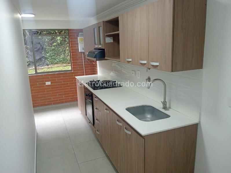 Apartamento Amplio de 3 Alcobas con Amenidades en La América - 7