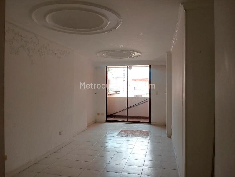 2BR Exterior Apartment for Rent in Laureles with Balcony - 2