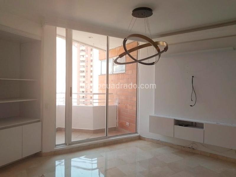 Elegant 4BR Apartment with Marble Floors in Laureles
