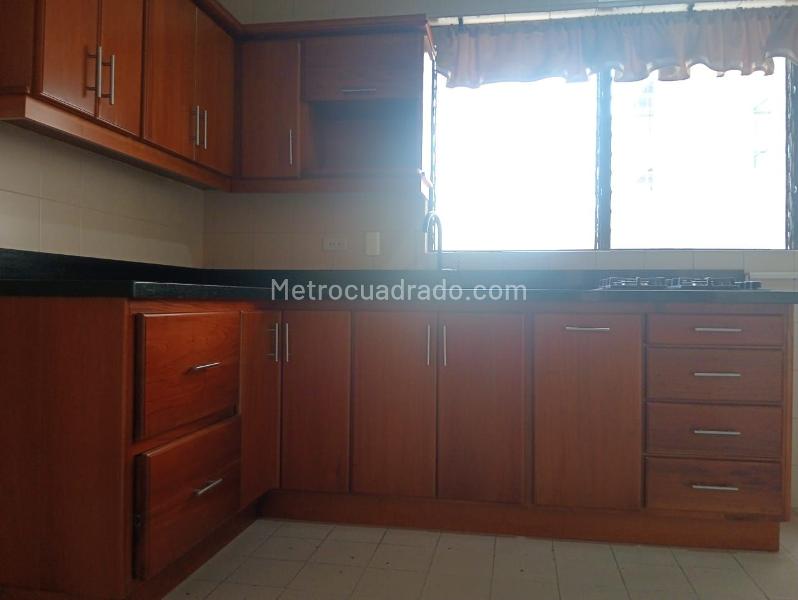 Apartamento de 3 Alcobas con Estudio y Parqueadero Cubierto en Laureles - 5