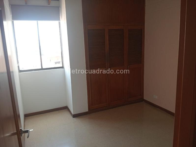 Apartamento de 3 Alcobas con Estudio y Parqueadero Cubierto en Laureles - 9