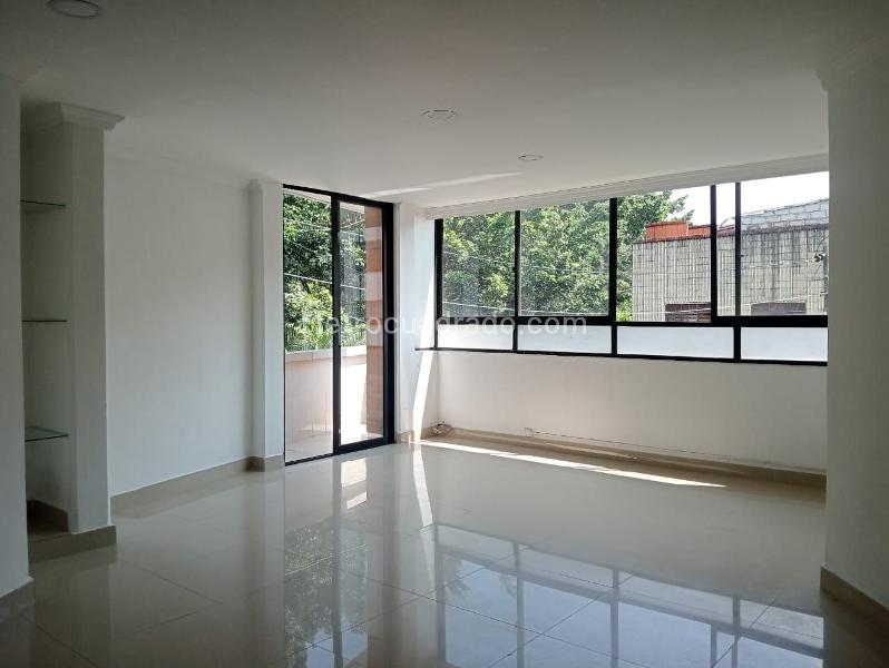 Apartamento Exterior de 3 Alcobas en La América Cerca de Iglesias y Comercios