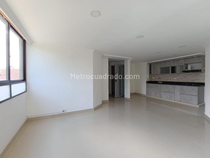 3BR Exterior Apartment Near Churches and Shops in La Amúrica - 4