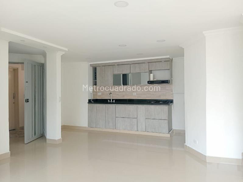 3BR Exterior Apartment Near Churches and Shops in La Amúrica - 5