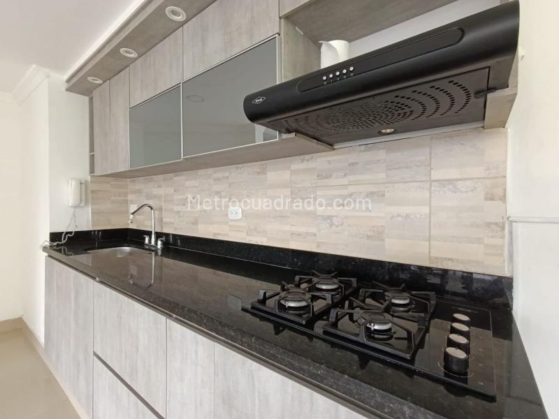 3BR Exterior Apartment Near Churches and Shops in La Amúrica - 8