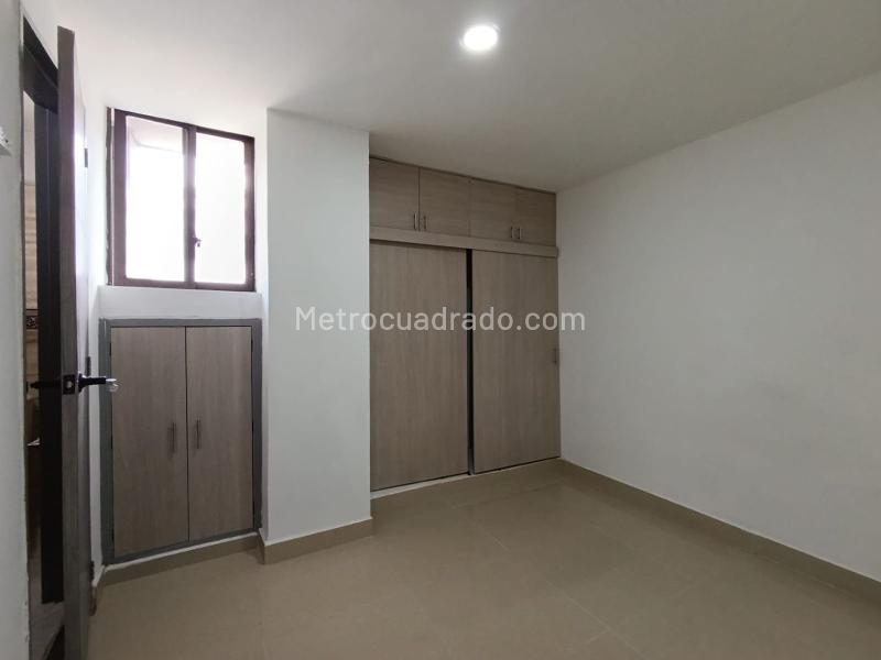 3BR Exterior Apartment Near Churches and Shops in La Amúrica - 9