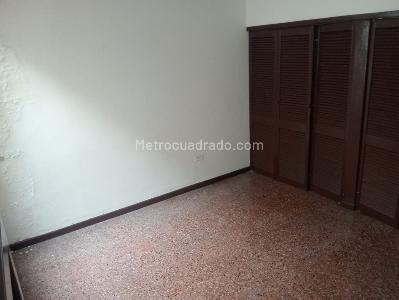 Casa de 4 alcobas en arriendo en Laureles, Medellín, 310 m² · foto 14 de 16