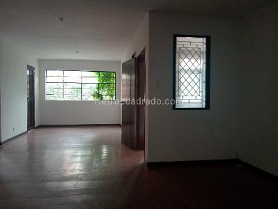 Casa de 4 alcobas en arriendo en Laureles, Medellín, 310 m² · foto 2 de 16