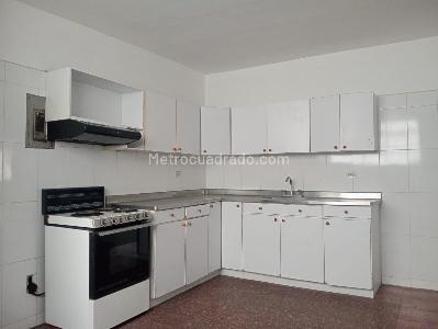Casa de 4 alcobas en arriendo en Laureles, Medellín, 310 m² · foto 3 de 16