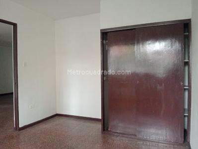 Casa de 4 alcobas en arriendo en Laureles, Medellín, 310 m² · foto 6 de 16