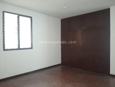 Casa de 4 alcobas en arriendo en Laureles, Medellín, 310 m² · foto 9 de 16