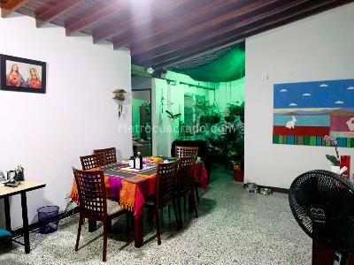 Casa de 4 alcobas en venta en Belen, Medellín, 207 m² · foto 2 de 12