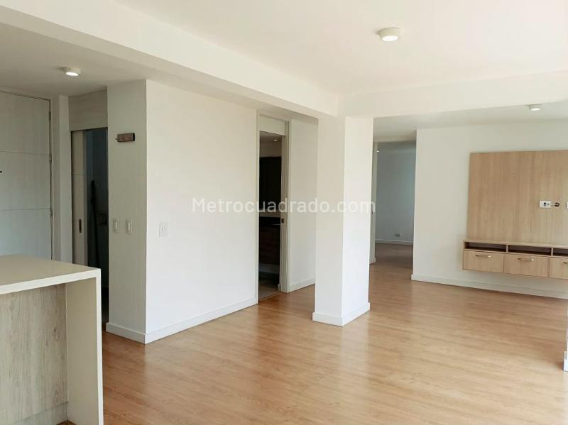 Apartamento de 2 Alcobas con Balcón en Conjunto Cerrado, Belén - 3