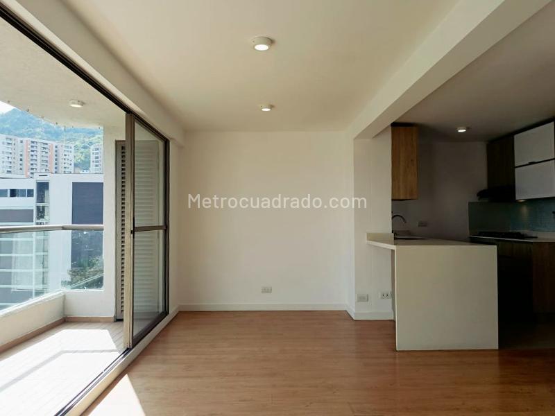 Apartamento de 2 Alcobas con Balcón en Conjunto Cerrado, Belén - 5