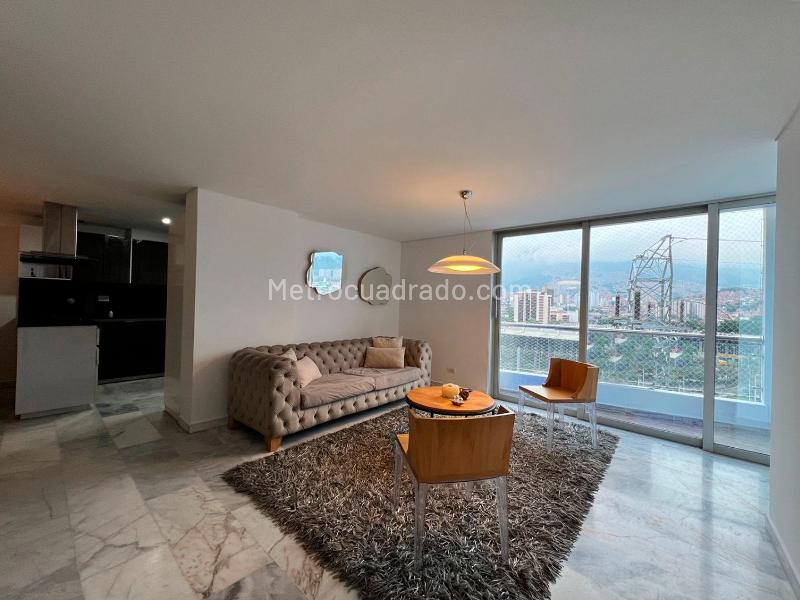 Apartamento Amoblado de 3 Alcobas en Laureles