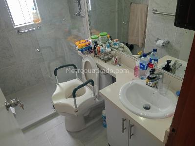 Apartamento de 2 alcobas en arriendo en Laureles, Medellín, 98 m² · foto 17 de 20