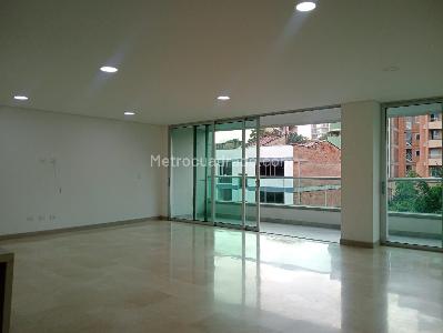 Apartamento de 3 alcobas en venta en Laureles, Medellín, 110 m² · foto 2 de 18