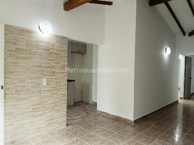 Casa de 3 alcobas en venta en Itagui, Itagüí, 70 m² · foto 3 de 17