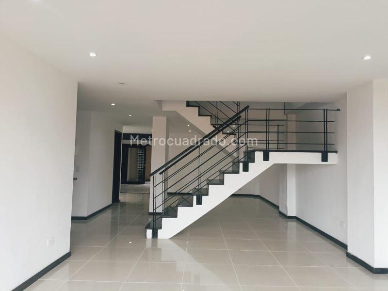 Stylish 3BR Duplex Apartment in Belen