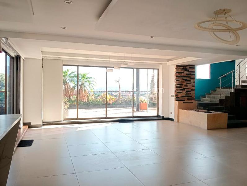 Spacious 2BR Apartment with Jacuzzi in Laureles - 2